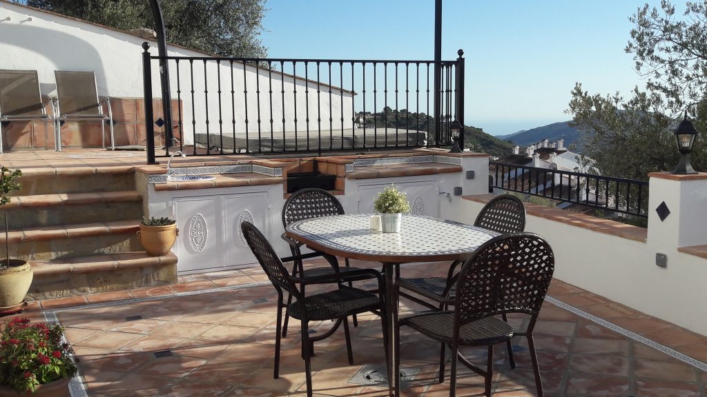 Alfresco dining